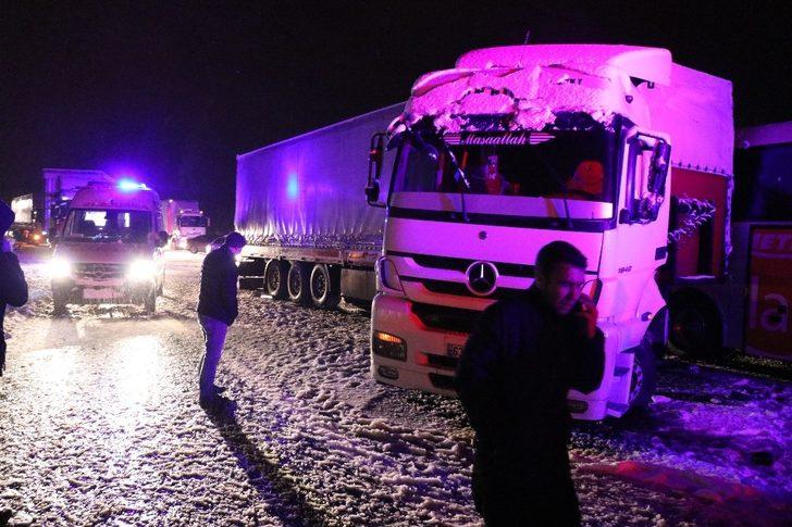 TEM Otoyolu'nda zincirleme kaza: 1 ölü, 20 yaralı G3