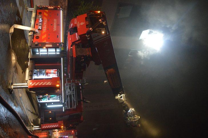 Esenyurt'ta tekstil fabrikasında sabaha karşı korkutan yangın G3