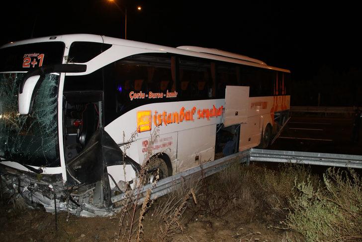 Düzce'de kaza! Otobüs bariyerlere çarptı: 7 yaralı G3