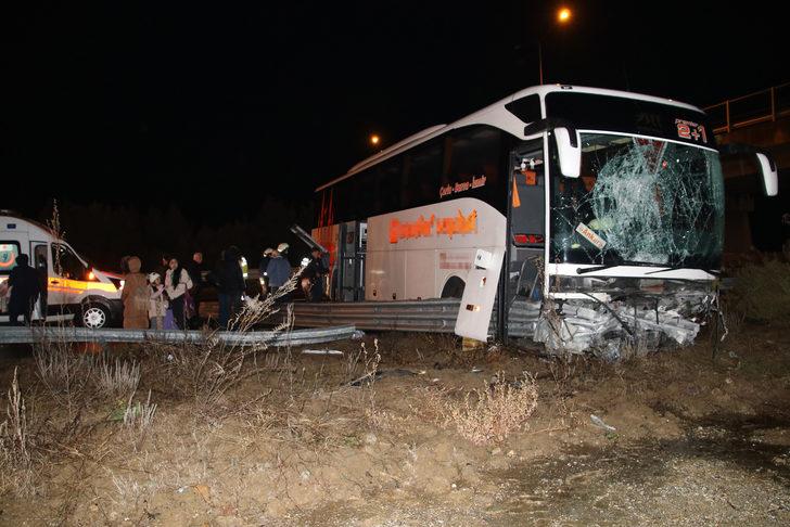 Düzce'de kaza! Otobüs bariyerlere çarptı: 7 yaralı G4