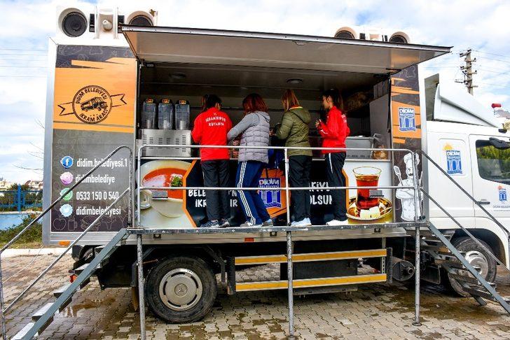 Başkan Atabay, sporculara sıcak çorba ikram etti G5