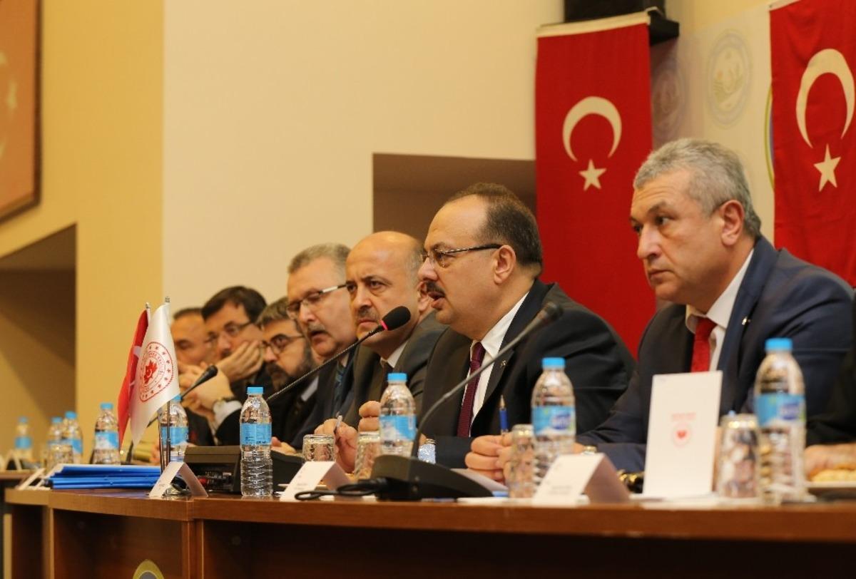 Vali Canbolat Karacabey&rsquo;de muhtarlarla bir araya geldi