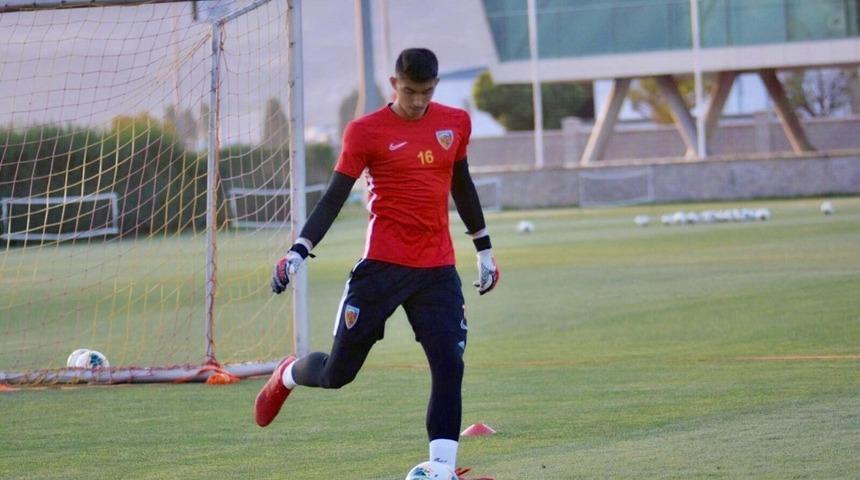 Berke Kaya profesyonel oldu