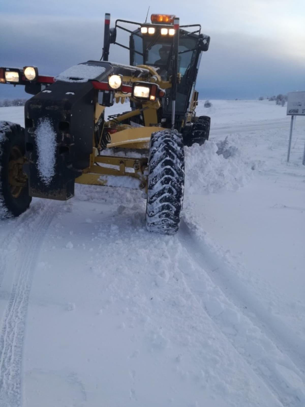 Kırşehir&rsquo;de karla m&uuml;cadele &ccedil;alışmaları