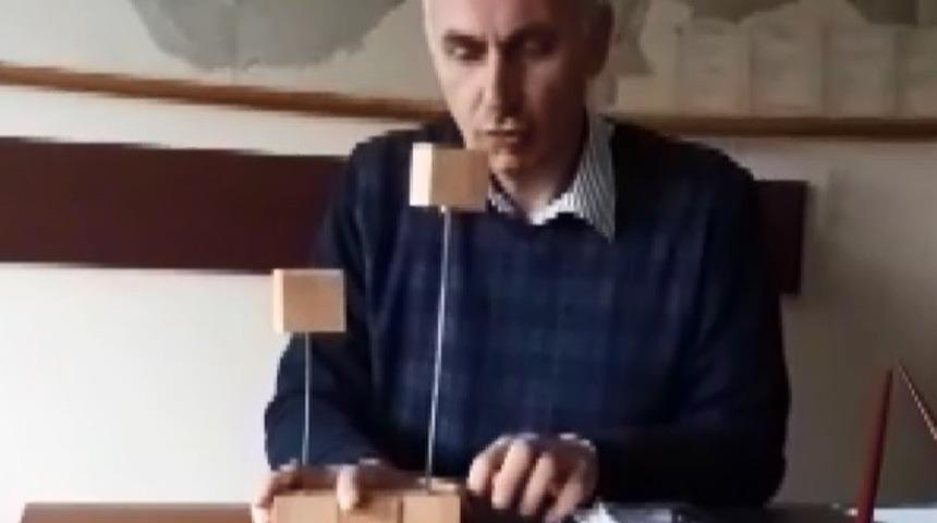 Depremlerin, zemine göre binaları nasıl etkilediğini deneyle gösterdi