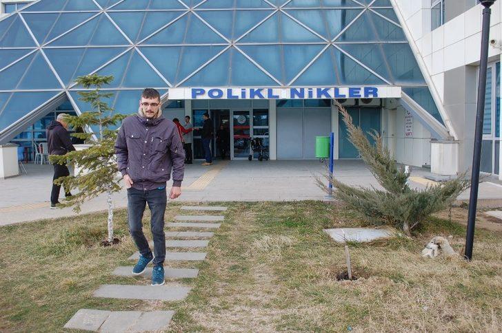 Kendisine saldıran köpekle boğuşan genç yaralandı G2