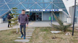 Kendisine saldıran köpekle boğuşan genç yaralandı