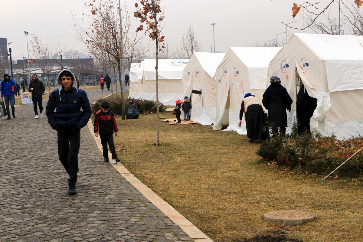 Elazığ'da ev kiraları iki katına &ccedil;ıkınca, depremzedeler isyan etti