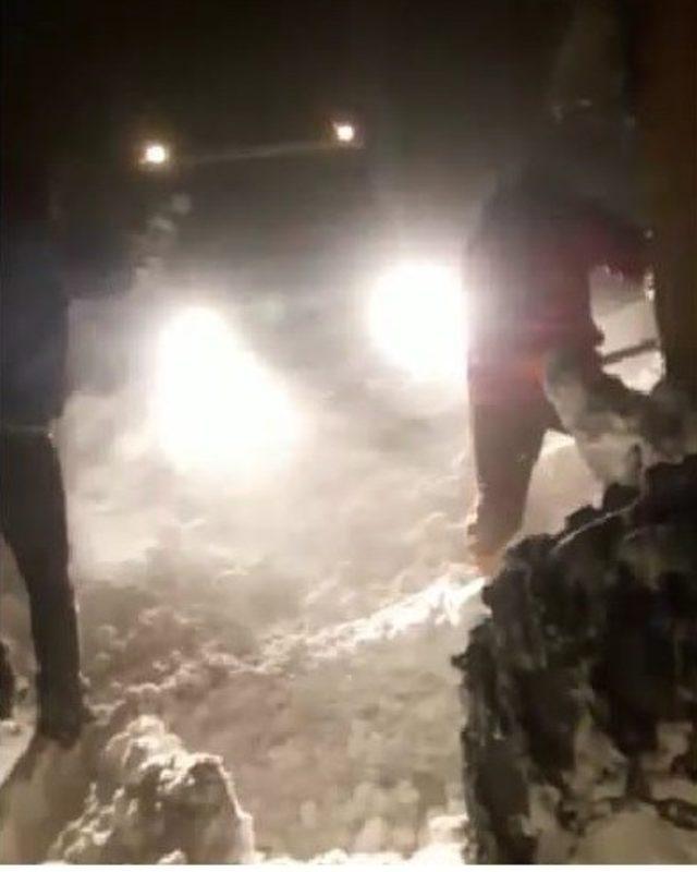 Tipide mahsur kalan vatandaşları ekipler kurtardı