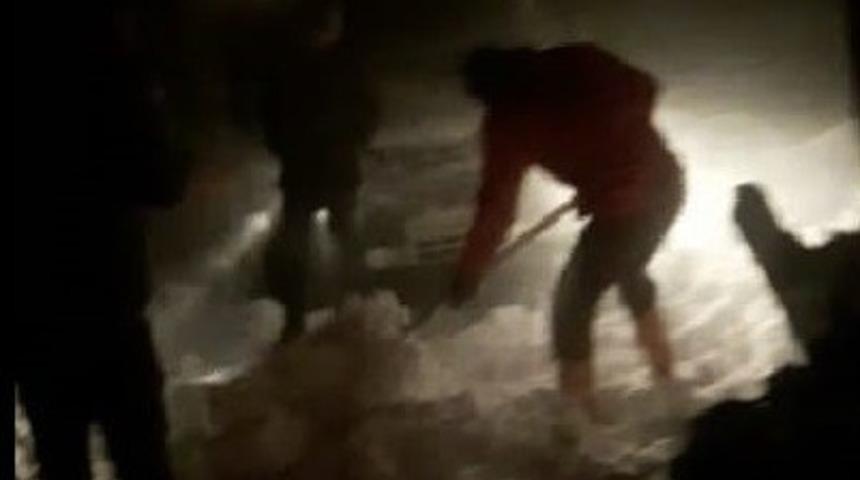 Tipide mahsur kalan vatandaşları ekipler kurtardı