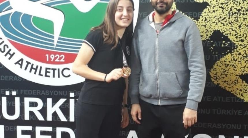 Rekorları kıran Yaren T&uuml;rkiye Şampiyonu oldu