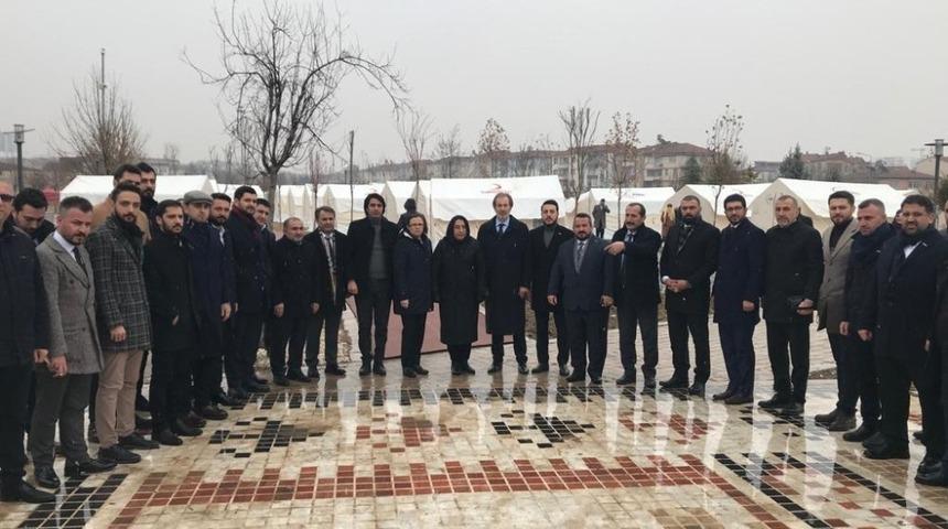 &Ccedil;elenk depremzedeleri yalnız bırakmadı