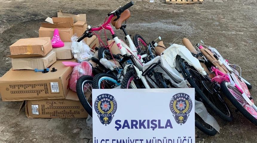 Bisiklet hırsızları yakayı ele verdi