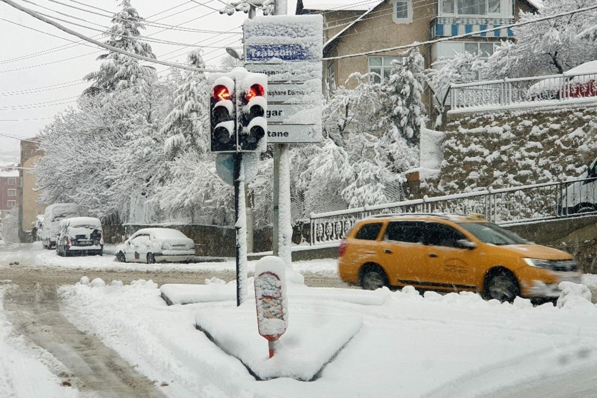 G&uuml;m&uuml;şhane&rsquo;de kar yağışı