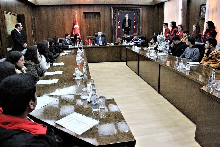 Vali Köşger; “Gençlerimizden ümitliyiz” G2