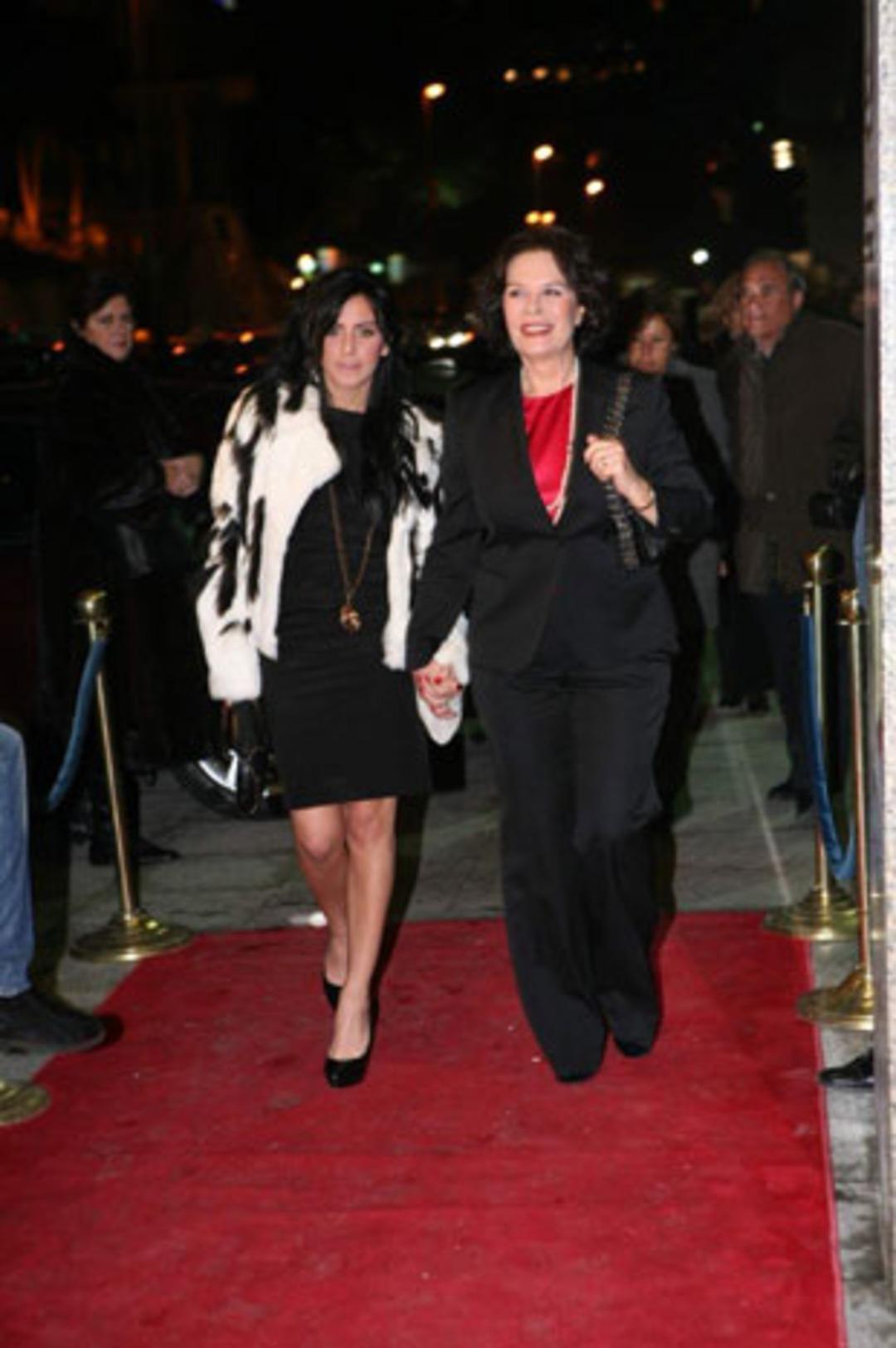 H&uuml;lya Ko&ccedil;yiğit : Yaza d&uuml;ğ&uuml;n var