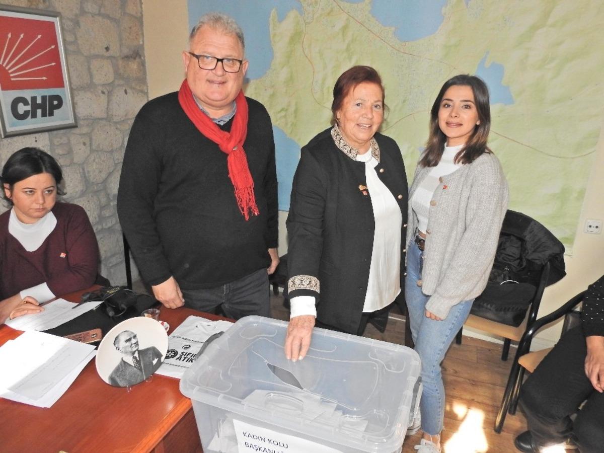 CHP &Ccedil;eşme Kadın Kolları kongresini yaptı