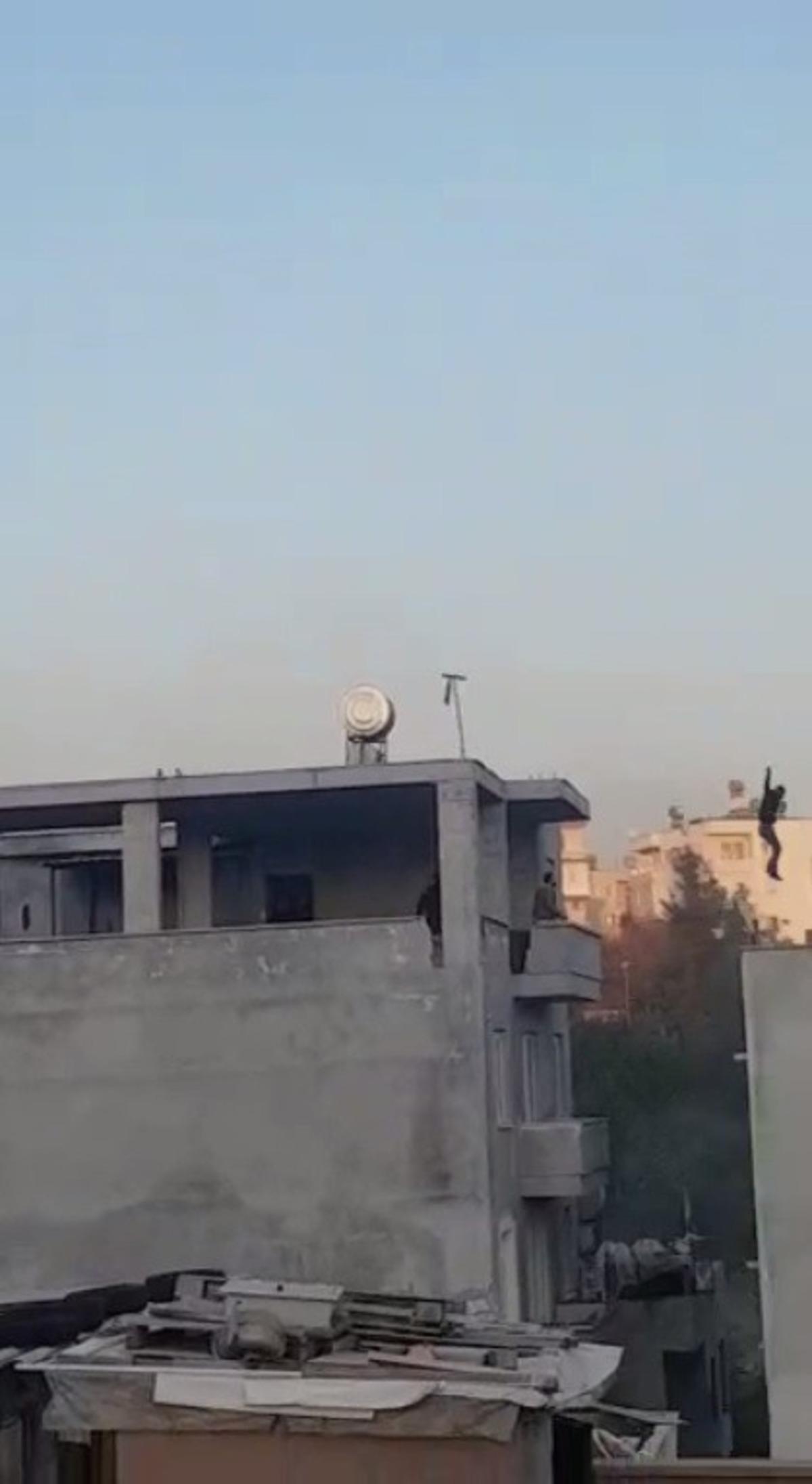 &rsquo;U&ccedil;an torbacı&rsquo; ayağı kırık halde yakalandı