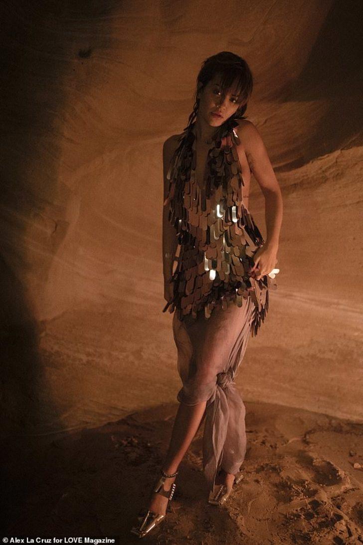 Rita Ora kendini aştı! Bu sefer tamamen üstsüz G5