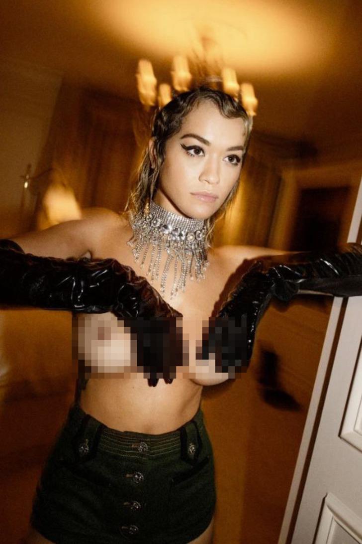 Rita Ora kendini aştı! Bu sefer tamamen üstsüz G2