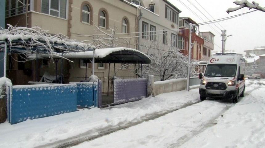 3 kişi karbonmonoksit gazından zehirlendi