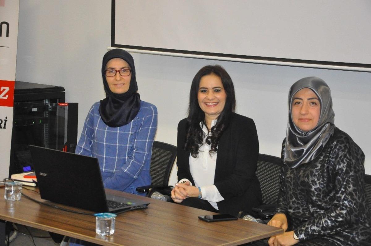 Ey&uuml;psultan annelerine etkin sosyal medya kullanımı eğitimi