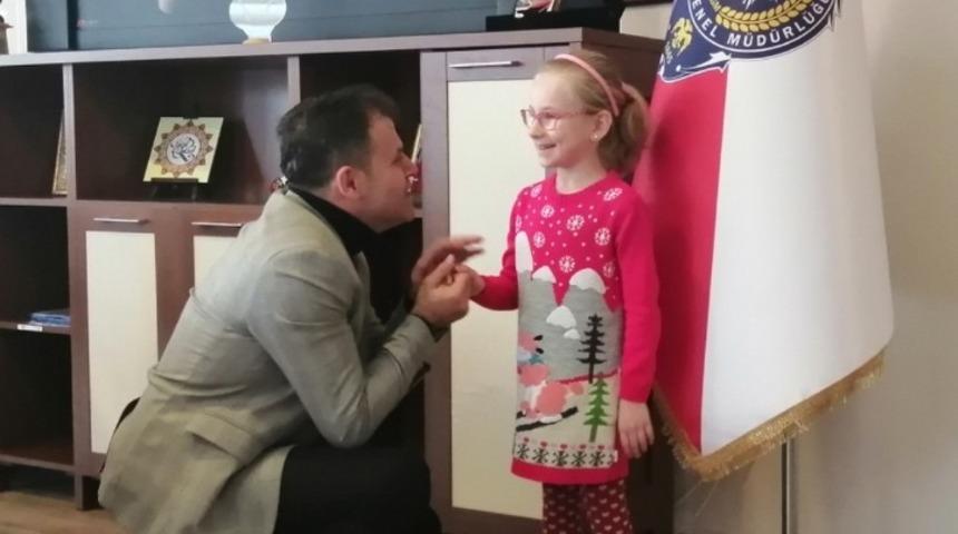 Minik Eslem, Emniyet Müdürü Şafak Özkan’a verdiği sözü tuttu