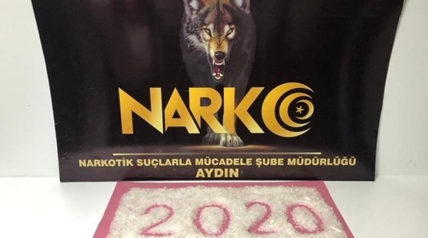 Narkotik polisi uyuşturucu tacirlerini yakaladı