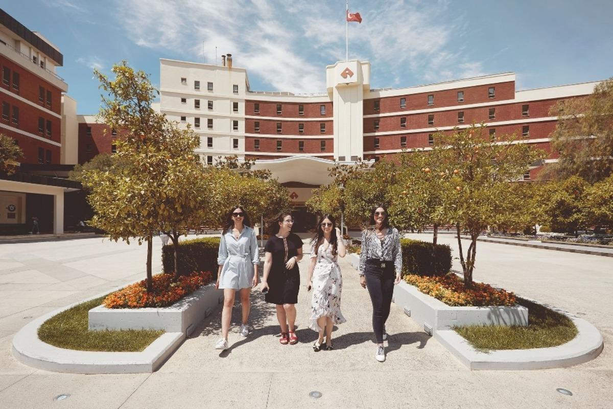 Geleceğin m&uuml;hendislerinin tercihi a&ccedil;ık ara İzmir Ekonomi &Uuml;niversitesi