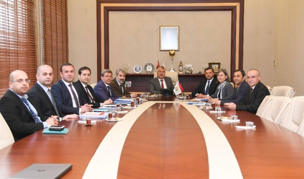 CHP&rsquo;li B&uuml;y&uuml;kşehir ve AK Parti&rsquo;li Y&uuml;reğir&rsquo;den birlikte &ccedil;alışma kararlılığı