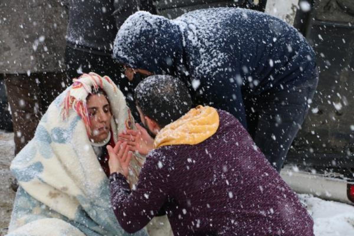 Son dakika: Erzincan'da yolcu otob&uuml;s&uuml; devrildi! &Ccedil;ok sayıda yaralı var