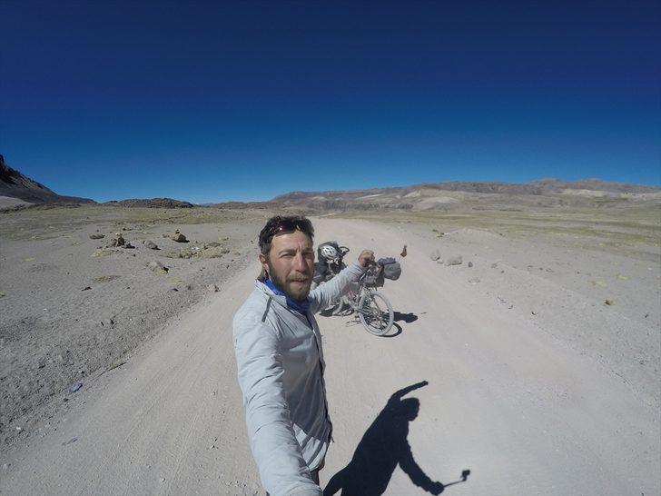 Bisikletiyle 8 yıldır dünyayı geziyor! Hedefi Guiness! G3