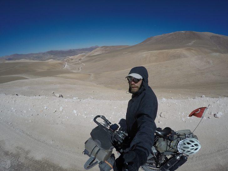 Bisikletiyle 8 yıldır dünyayı geziyor! Hedefi Guiness! G4