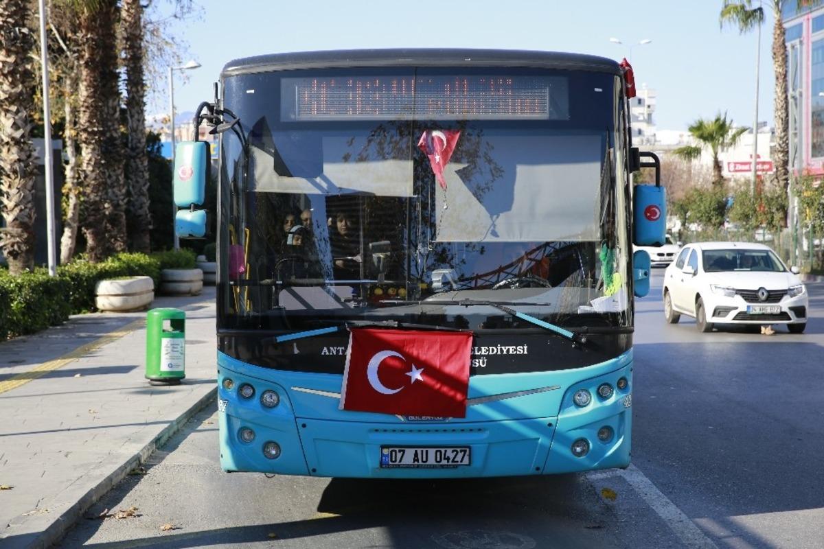 AP&rsquo;deki &ccedil;irkin saldırıya Antalya&rsquo;dan bayraklı tepki