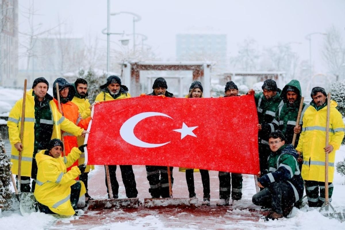 Kocasinan Belediyesi &Ccedil;alışanlarından Yunan Vekil Lagos&rsquo;a Tepki