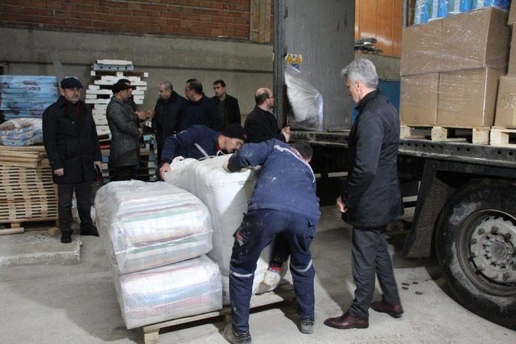 Yardım malzemeleriyle Elazığ’a giden belediye başkanı, vatandaşların acılarına ortak oldu G3