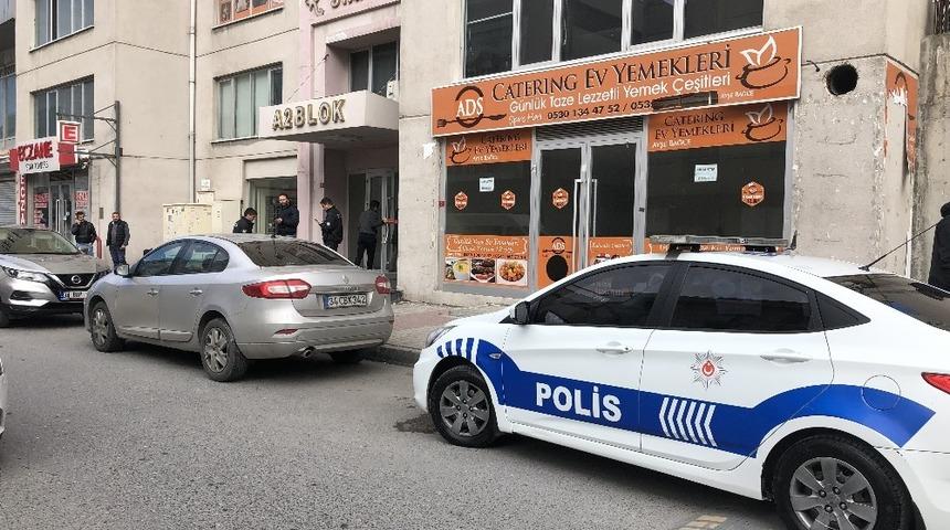 K&ouml;t&uuml; kokuların geldiği evde kadın cesedi bulundu