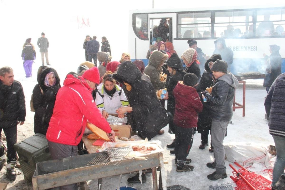 Bitlis Belediyesinden kursiyerlerine kayak jesti