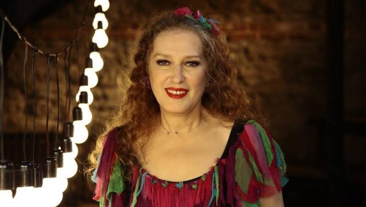 Suzan Kardeş, kız &ccedil;ocuklarının eğitimine katkı i&ccedil;in sahne alacak