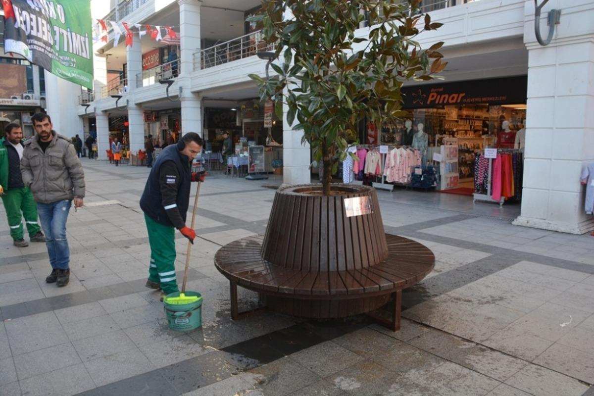 İzmit Belediye meydanının &ccedil;ehresi değişti