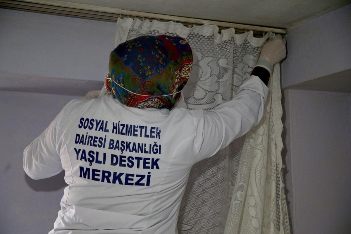 YADEM&rsquo;de yaşlıların y&uuml;zleri g&uuml;l&uuml;yor