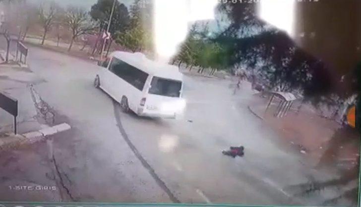 Trabzon'da minibüsün freni boşaldı! Yolcular yola atladı G1