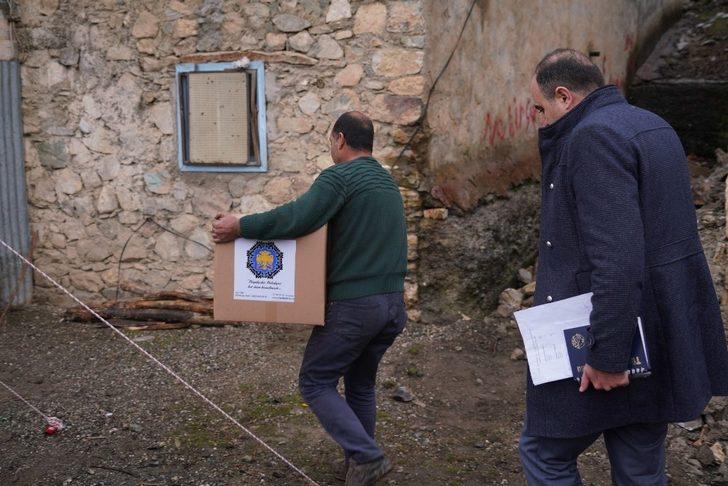 Diyarbakır’da depremden etkilenen vatandaşlara gıda yardımı G2