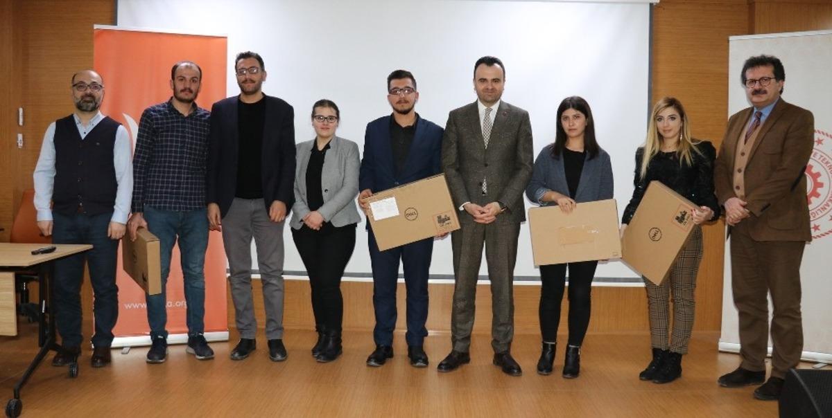 Van&rsquo;da &lsquo;&Uuml;niversiteliler G&ouml;z&uuml;yle Kalkınma Temalı Proje Yarışması &ouml;d&uuml;l t&ouml;reni