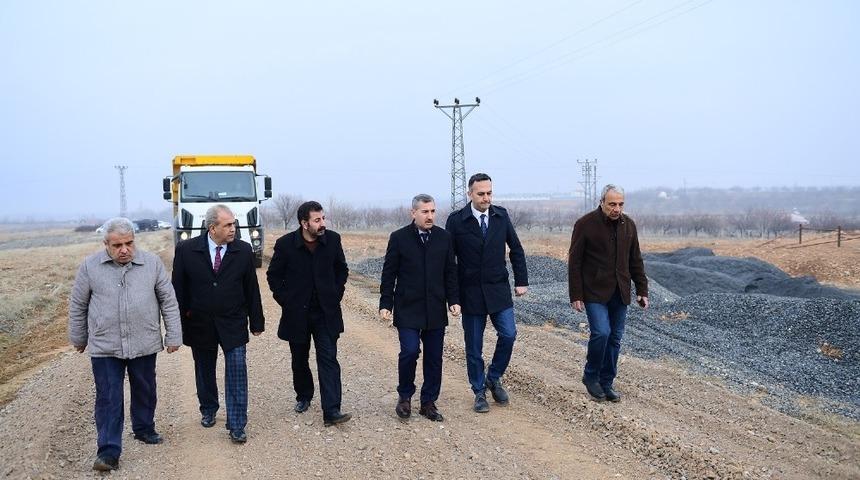 Başkan &Ccedil;ınar, yol &ccedil;alışmalarını inceledi