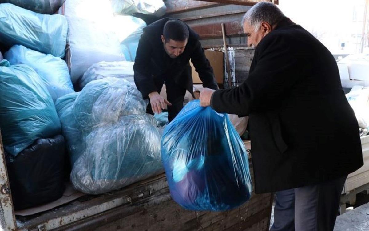 Edremit Belediyesinin &uuml;&ccedil;&uuml;nc&uuml; yardım kamyonu da yola &ccedil;ıktı