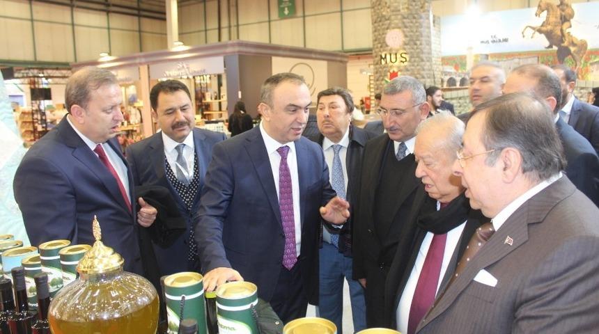 Vali Soyt&uuml;rk EMİTT 2020 fuarına katıldı