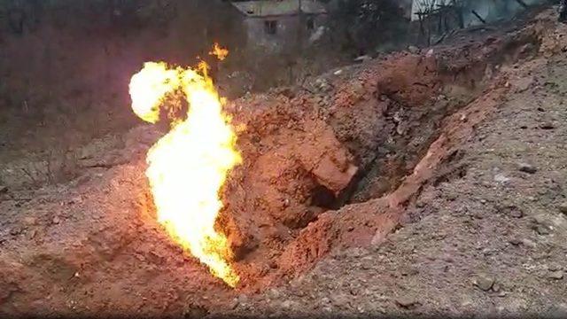 Doğal gaz borusu alev aldı, çevredeki evler boşaltıldı (2)