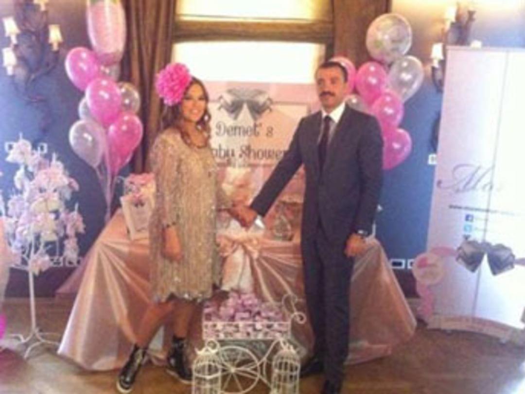 Demet Akalın'ın b&uuml;st&uuml; yapıldı