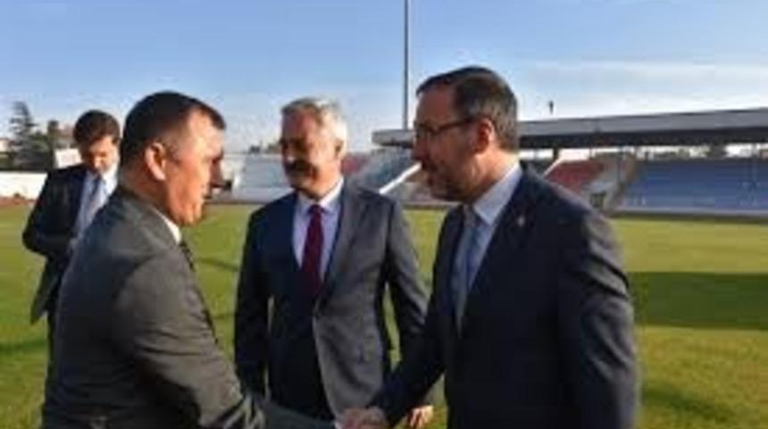 Isparta&rsquo;da Belediyesi, kente 17 semt sahası yapıyor